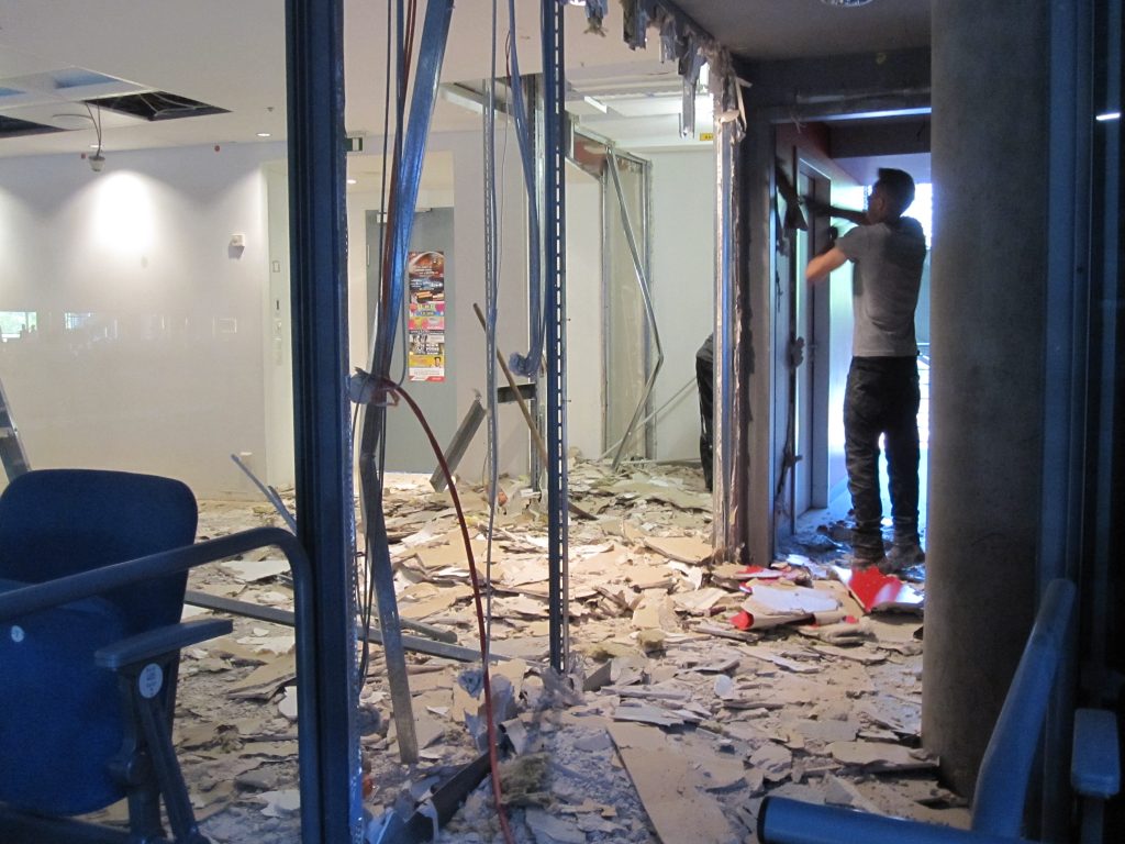 Entstehungsgeschichte Teil 3 4 Umbau Circle Lounge